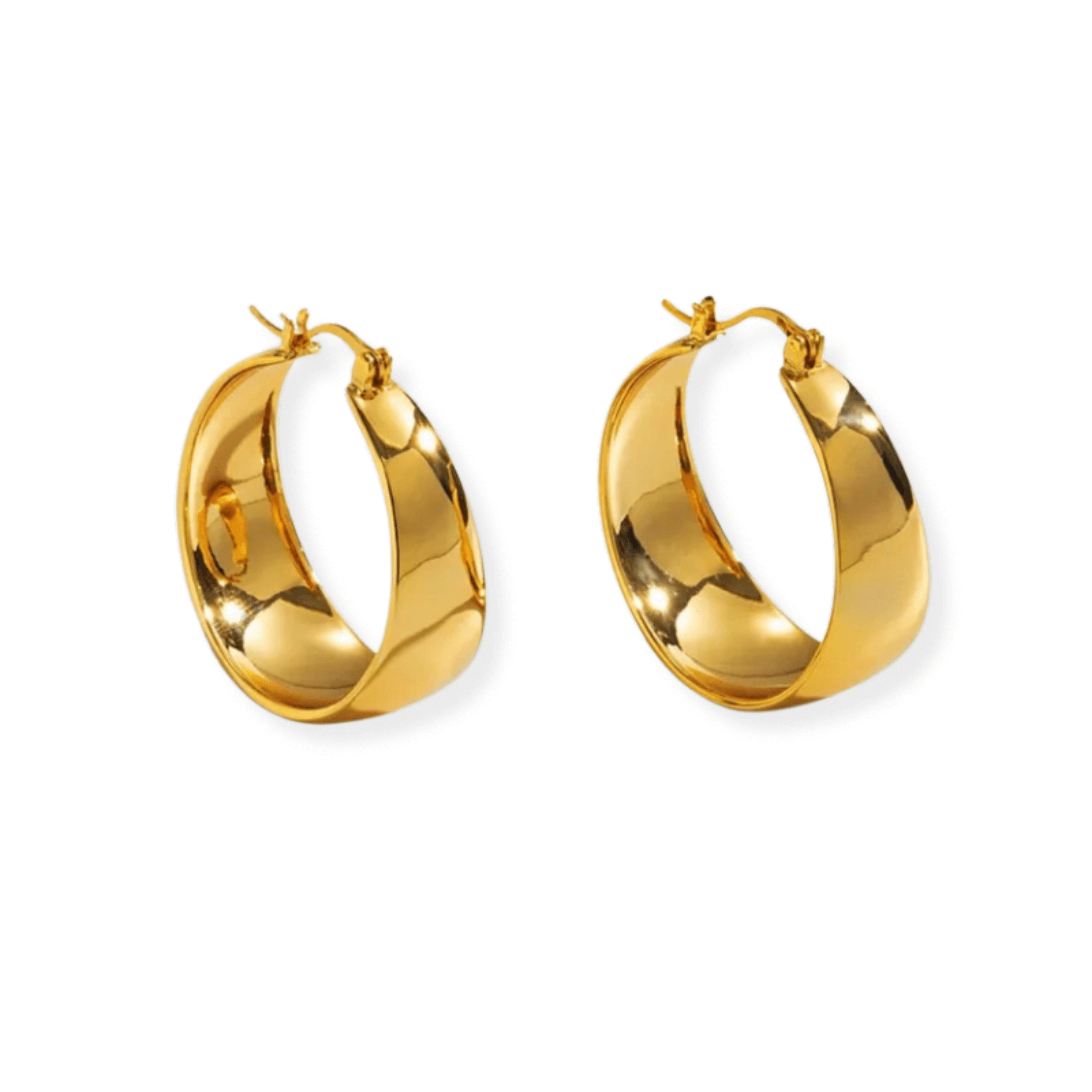 Hoops – Gouden oorbellen op witte achtergrond – Meena Rotterdam