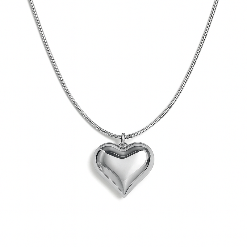 Sweetheart– Waterproof zilveren ketting op witte achtergrond – Meena Rotterdam
