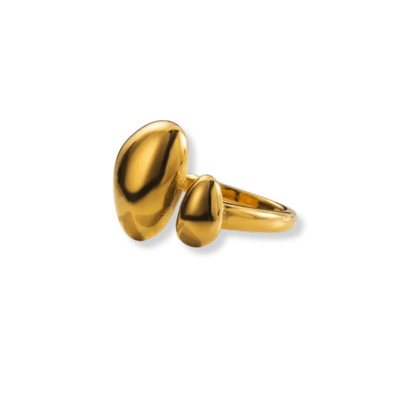 Bold – Waterproof gouden ring op witte achtergrond – Meena Rotterdam
