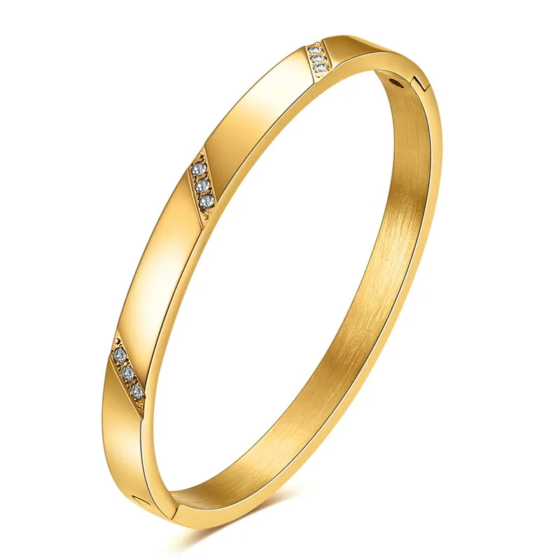 Eternal – Waterproof gouden armband op witte achtergrond – Meena Rotterdam