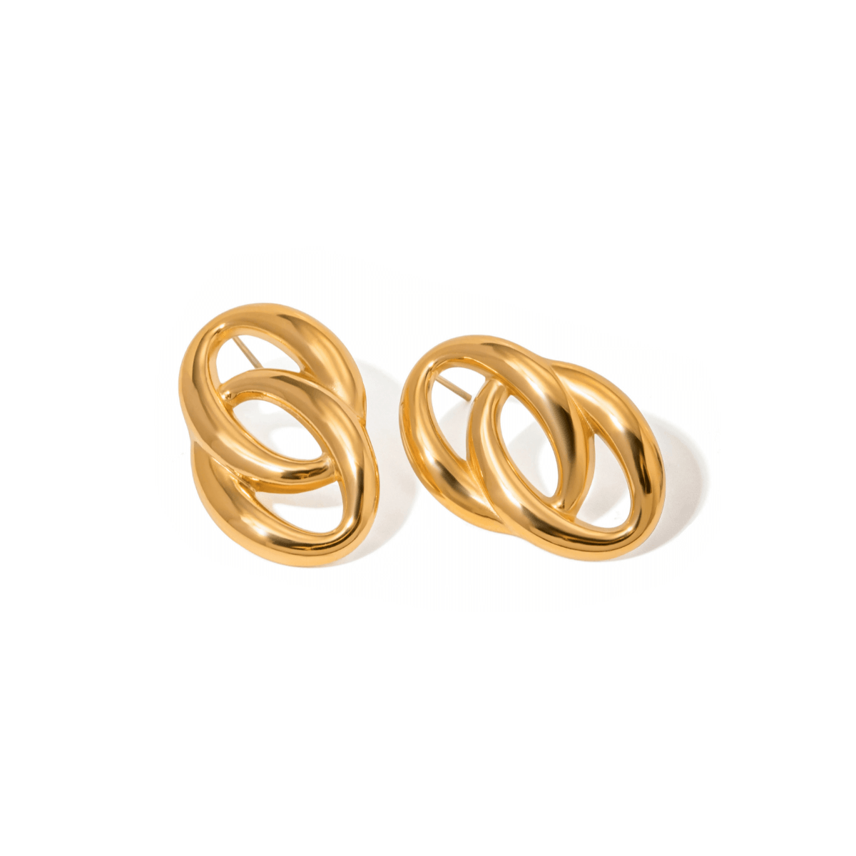 Infinity – Waterproof gouden oorbellen op witte achtergrond – Meena Rotterdam